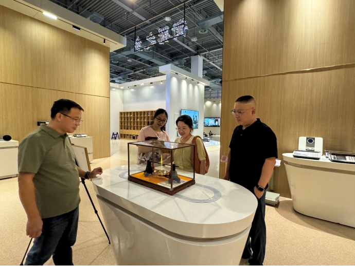 917812e66620ea27ca556a9d73f122b0_6638717239786995107_m_从财会学子到供应链产业先锋，以实干书写“世界五金之都”新篇章——走访优秀校友陈明毅879.png